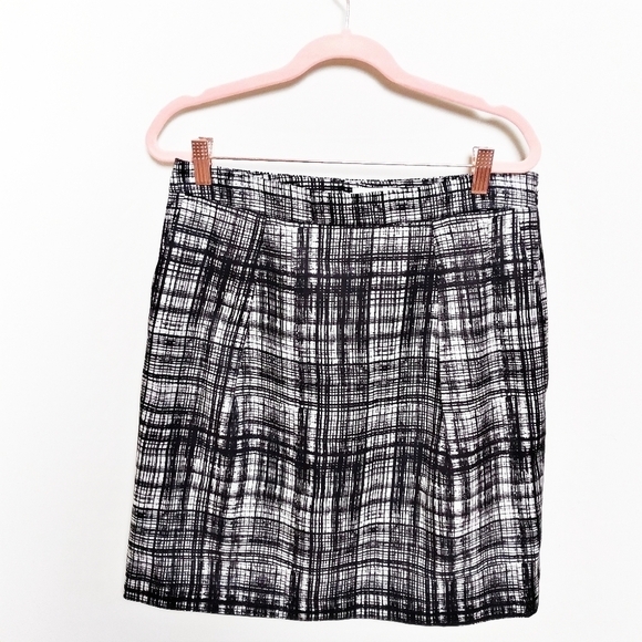 LOFT Dresses & Skirts - LOFT Black and Gray Silk Blend Abstract Mini Skirt Size 8